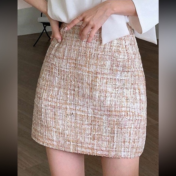 Tweed textured Pattern relaxed fit mini skirt - pink, white, cream, ivory tones - Picture 1 of 4